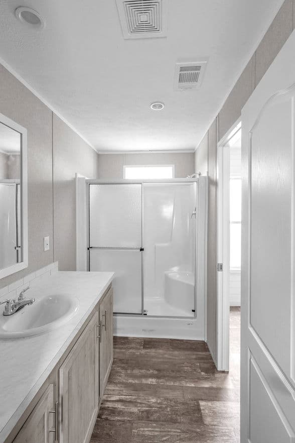 Verde ranch 14602n interior and bathroom home features