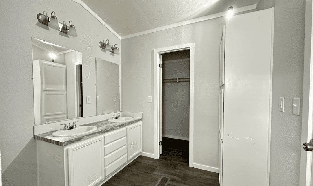 Solitaire 16763b bathroom home features