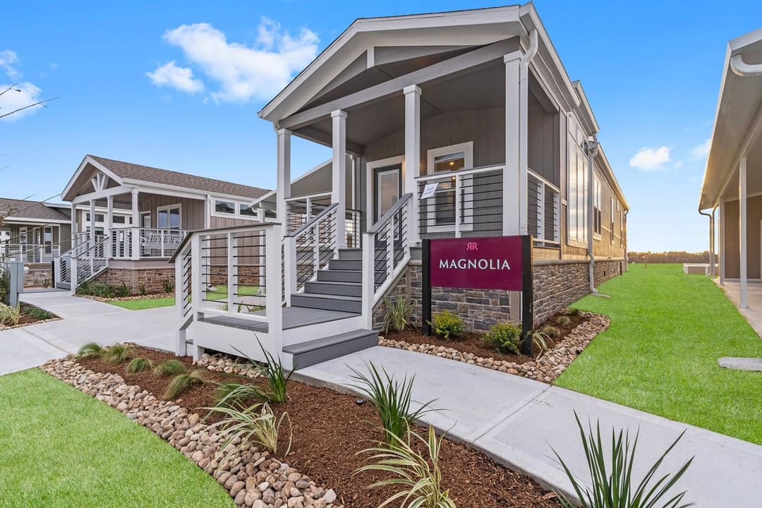 Innovation 1668h exterior home features