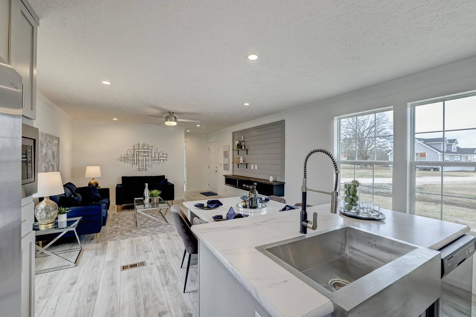 Ironclad 1676-15 kitchen home features