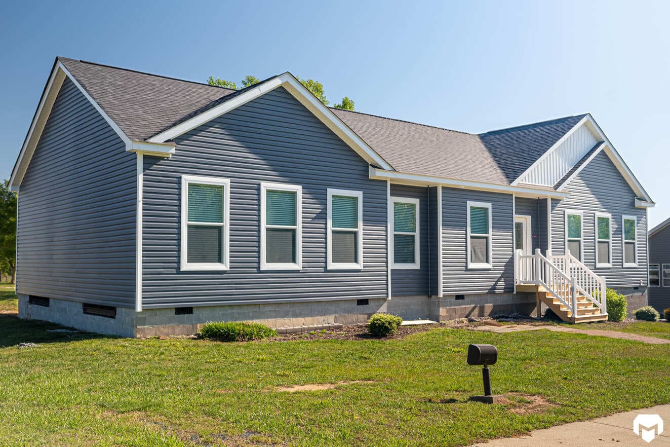 Elite 2.1 32683c elevation and exterior home features