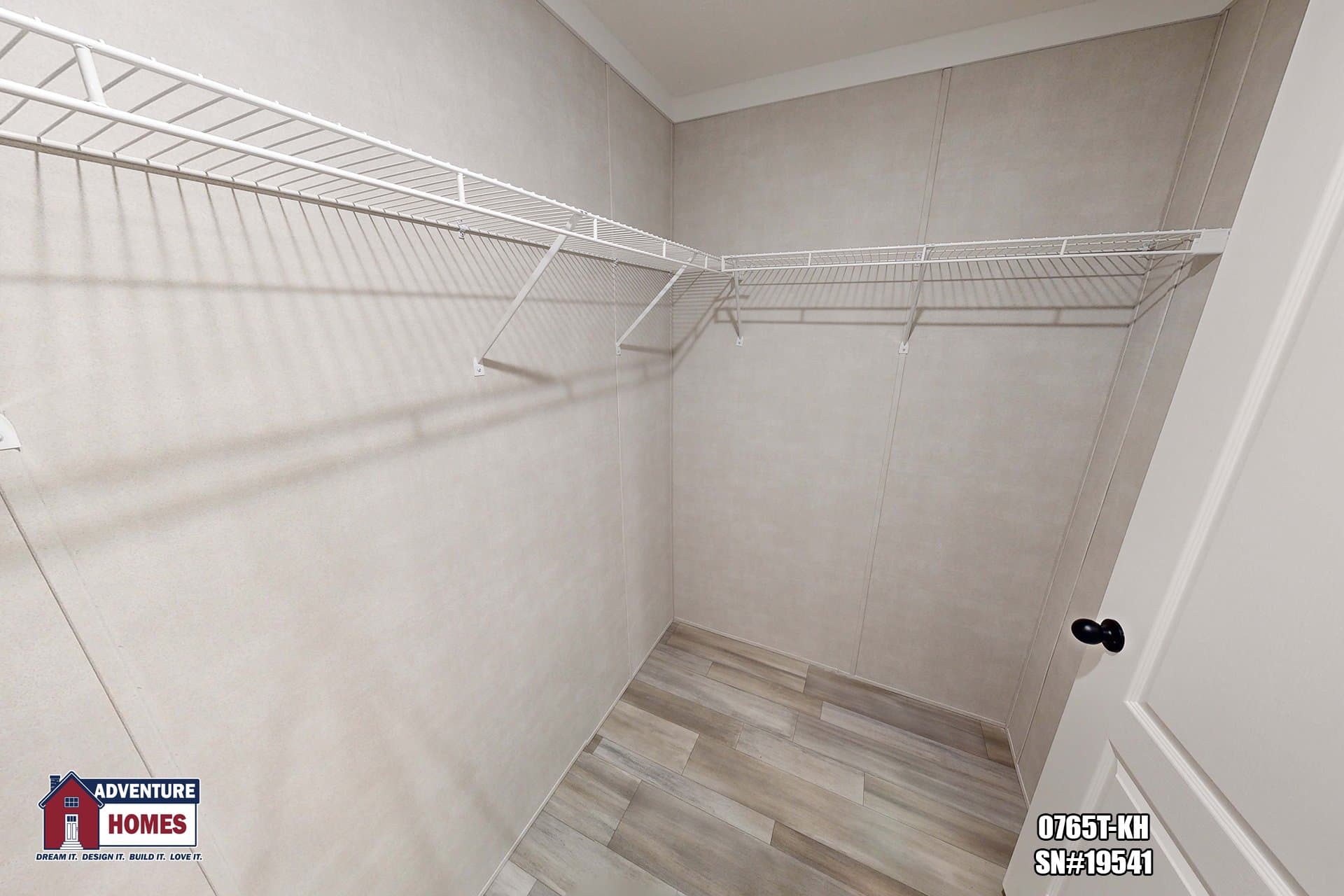 0765t-kh bedroom home features