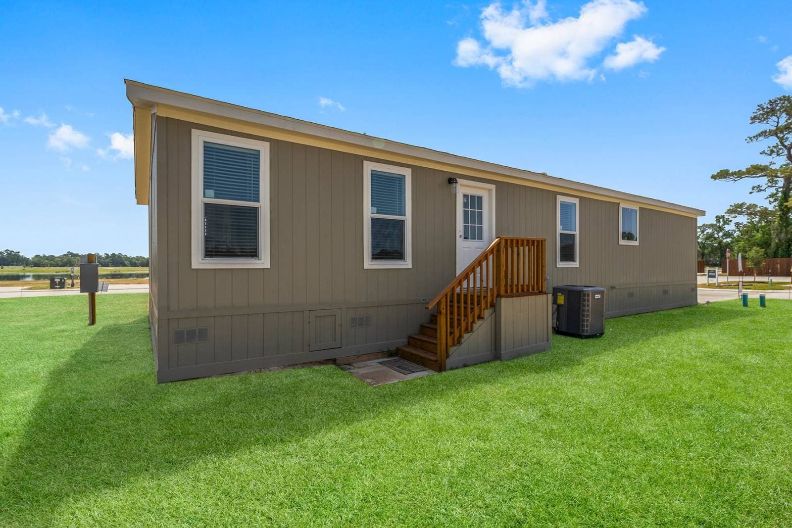 Titan extreme 2856h exterior home features