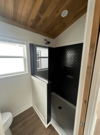 Redbird bathroom home features