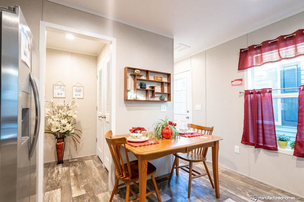 Topaz 70 kitchen home features