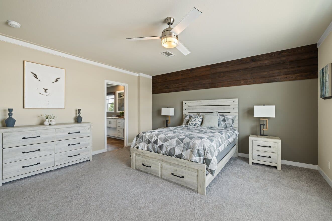 El rancho 32764a bedroom home features