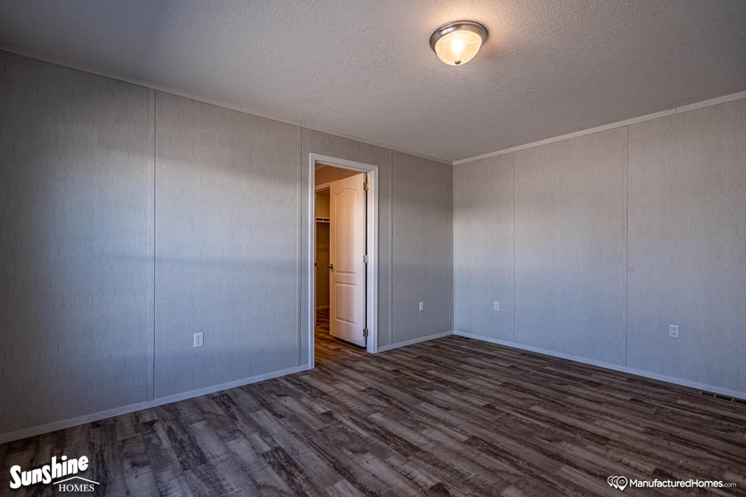 Arc1680-8000 bedroom home features