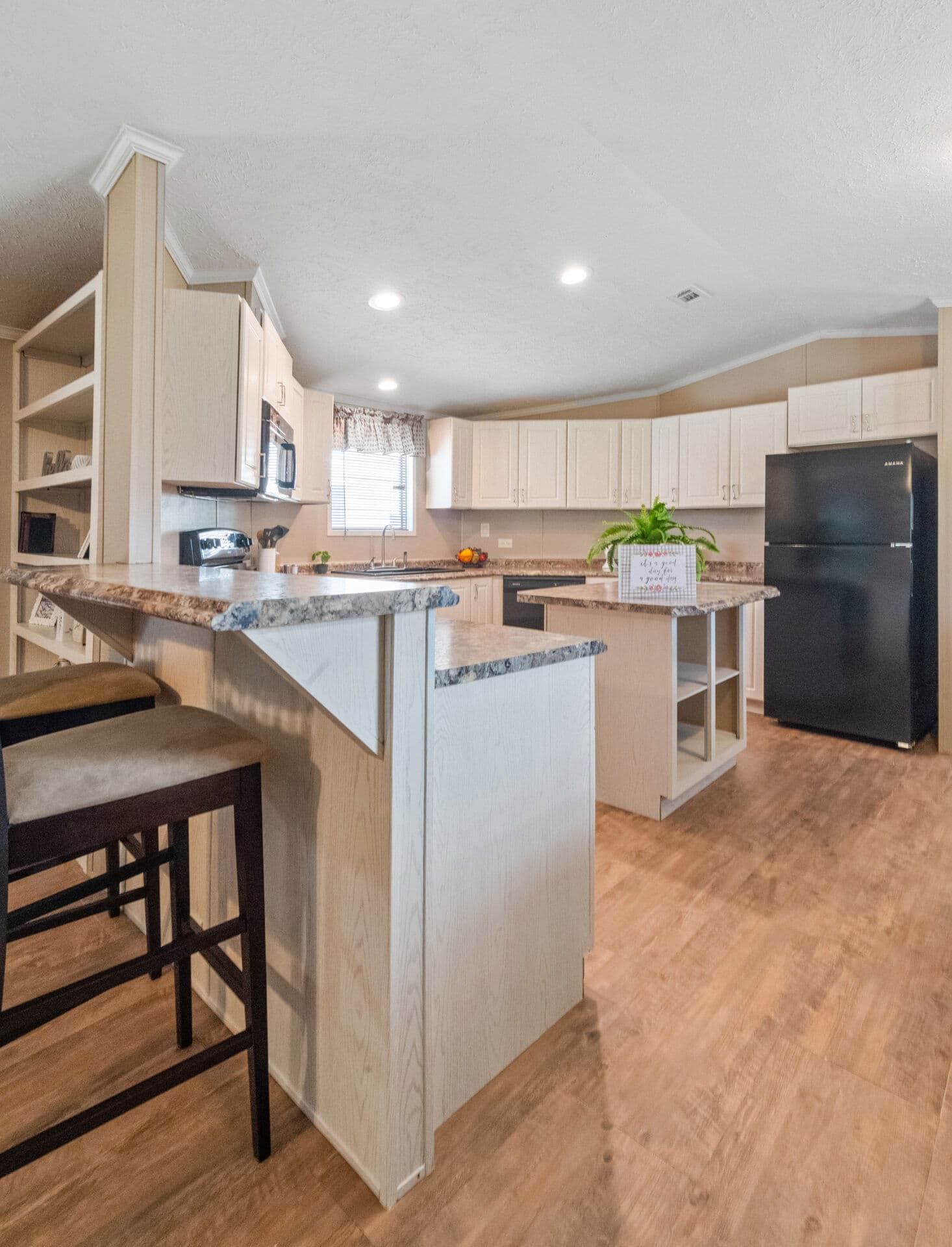 Ultra 18-wide h-18×80-32f kitchen home features