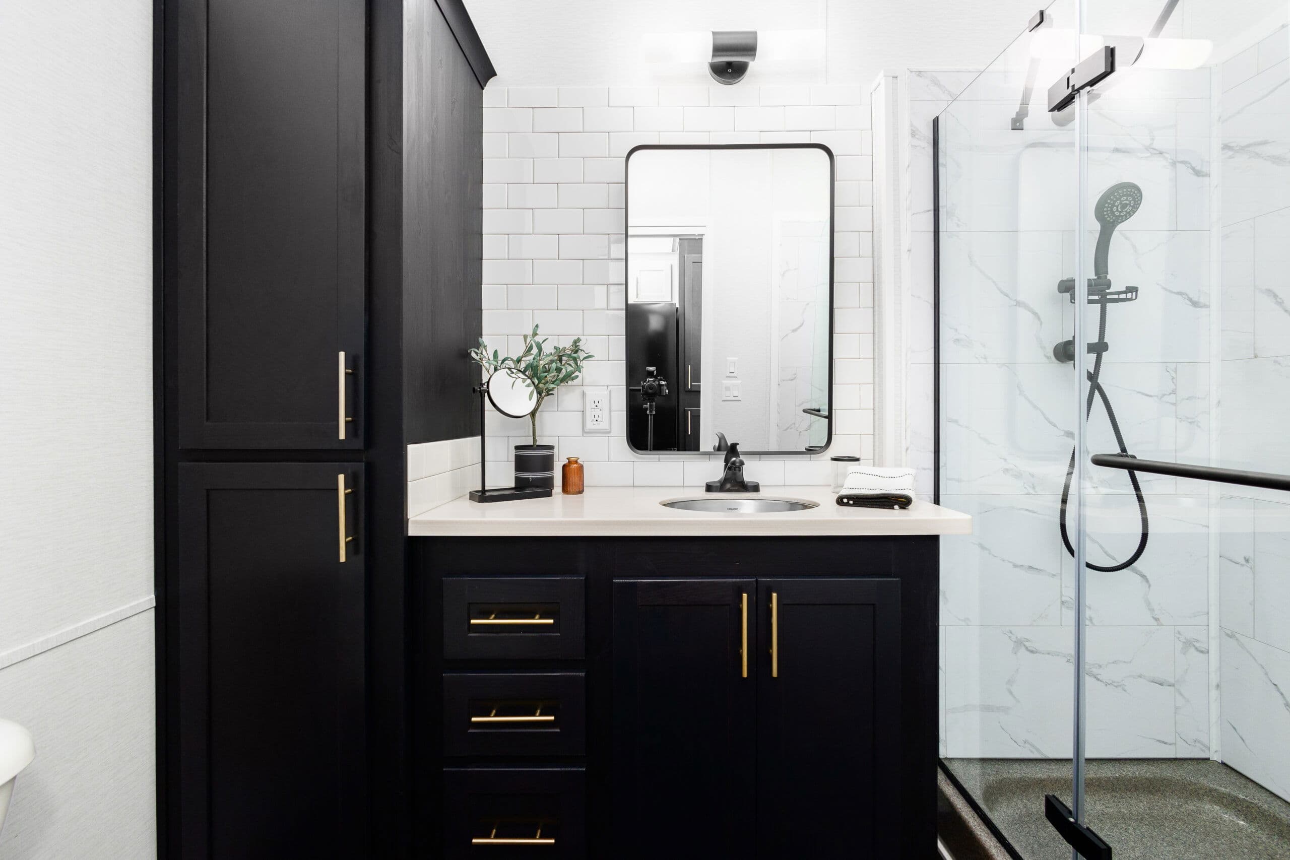 Eldorado 9020 bathroom home features