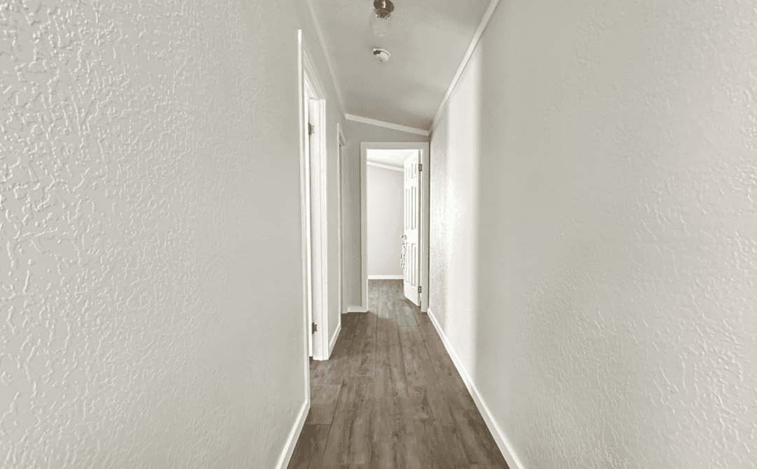 Solitaire 16763b interior home features
