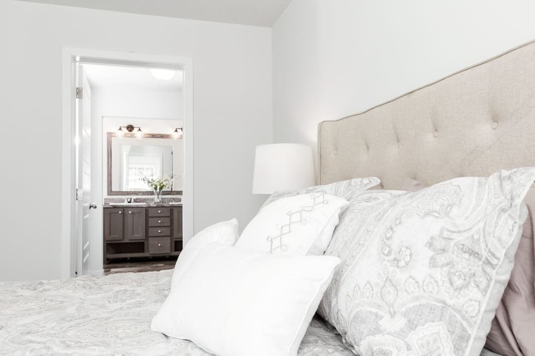 Somerset dr bedroom home features