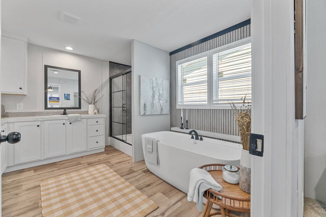 Vivid 28603n bathroom home features