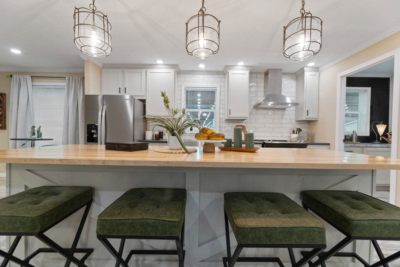 Ives 24033 kitchen home features