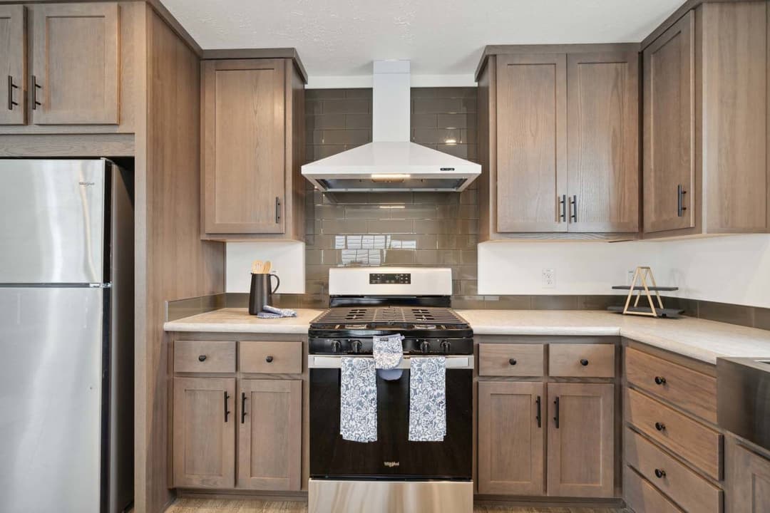 Encore kitchen home features