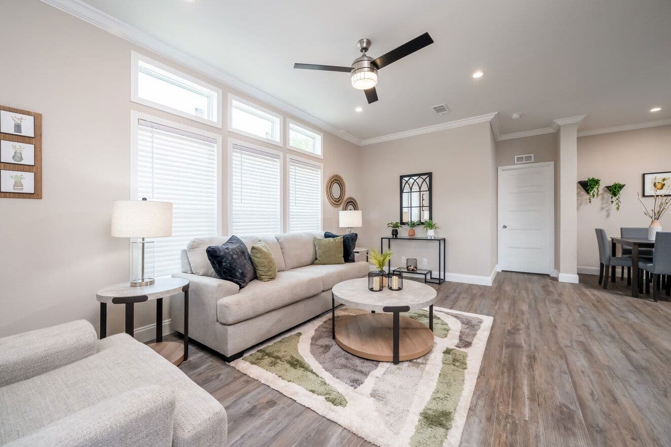 The chariot 24442a interior home features