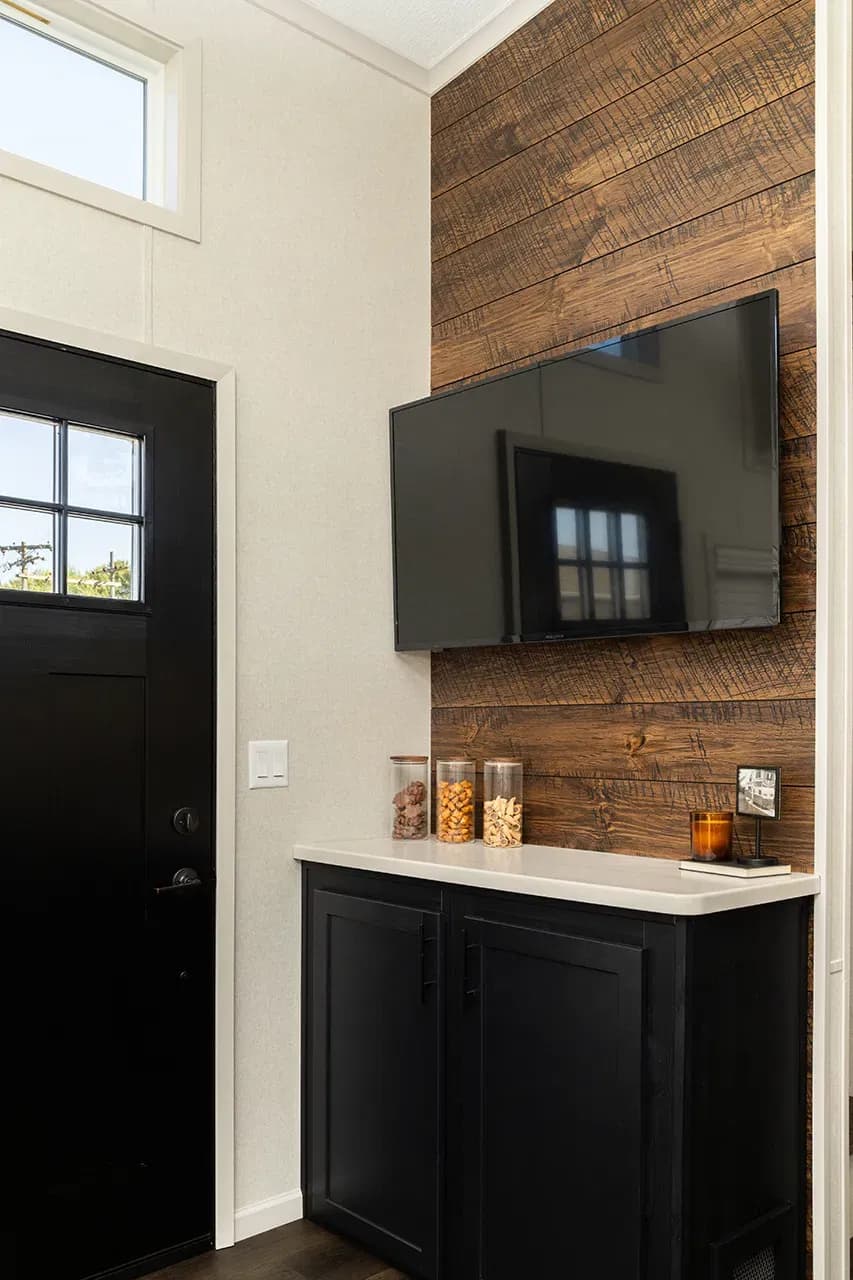 Eldorado 9033 interior home features