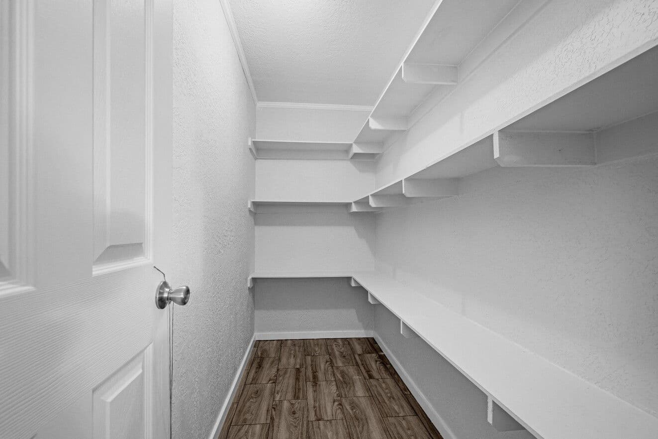 Topaz 28764a interior home features