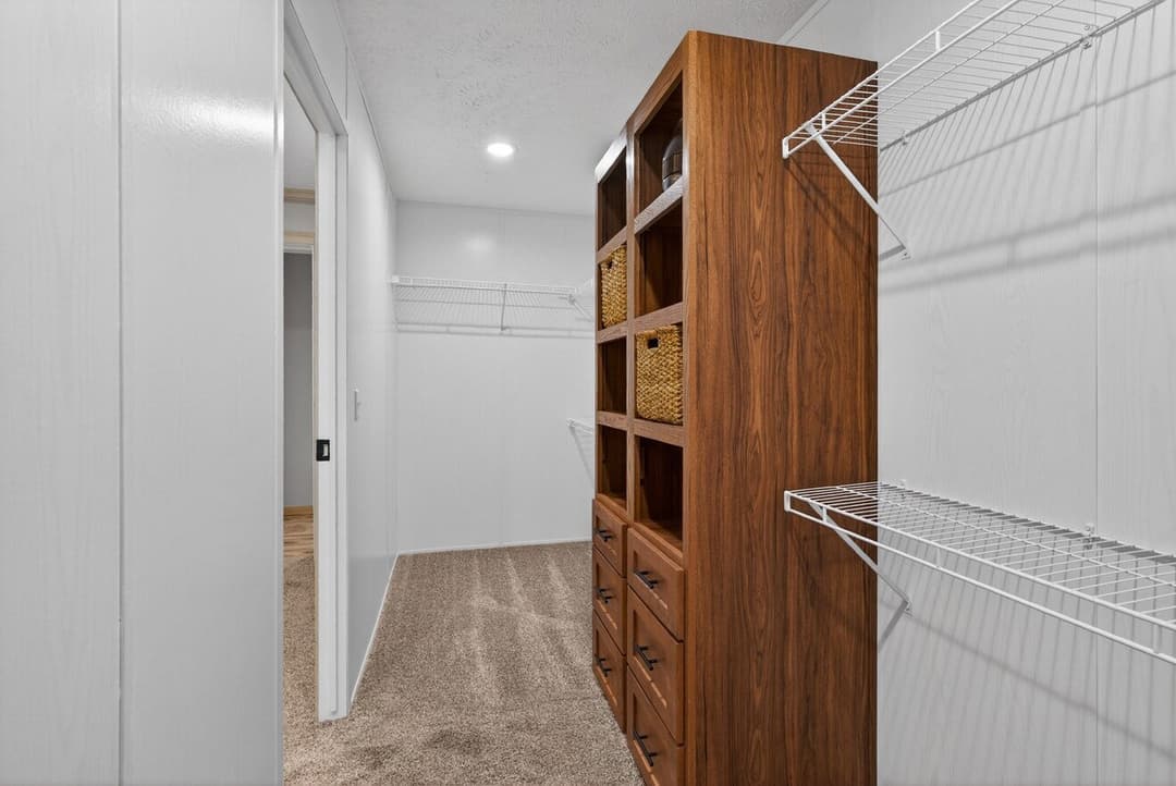 Ignition 32704e interior home features