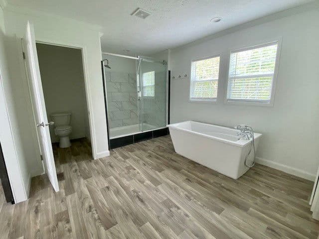 Country manor 32663m bathroom home features