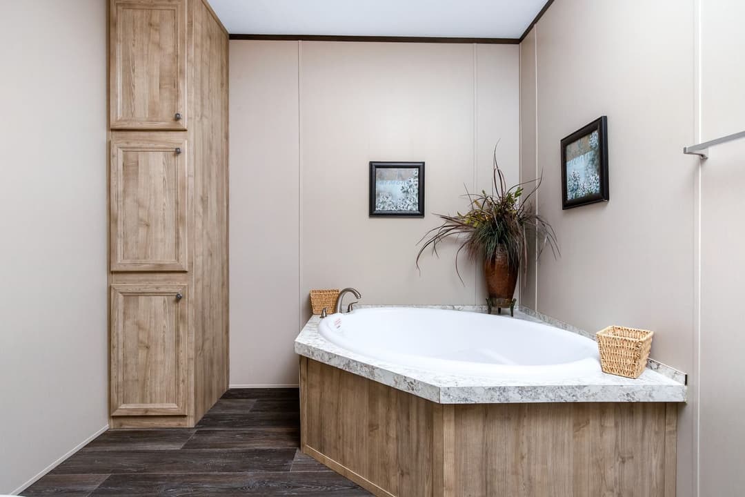 Pt 78 bathroom home features