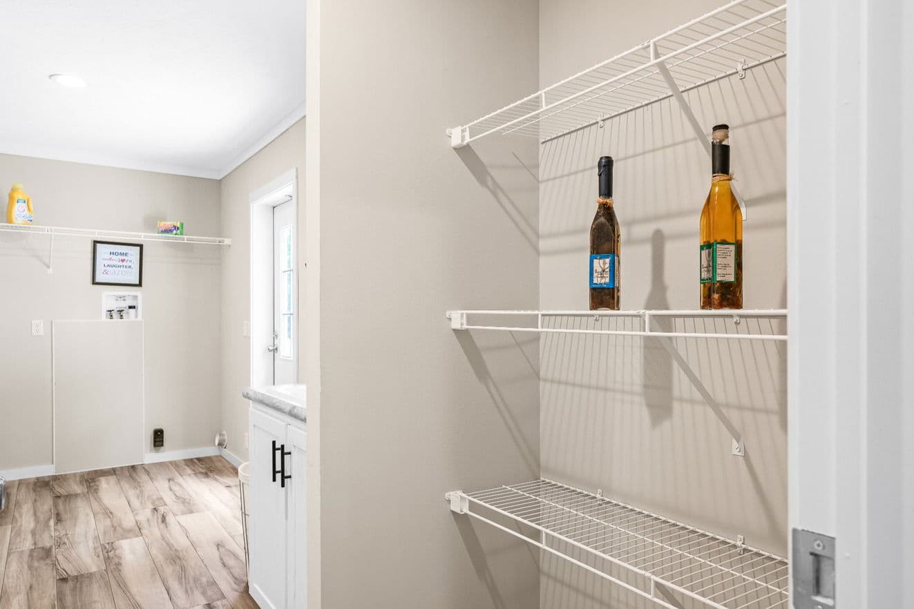 X model 32684x interior home features