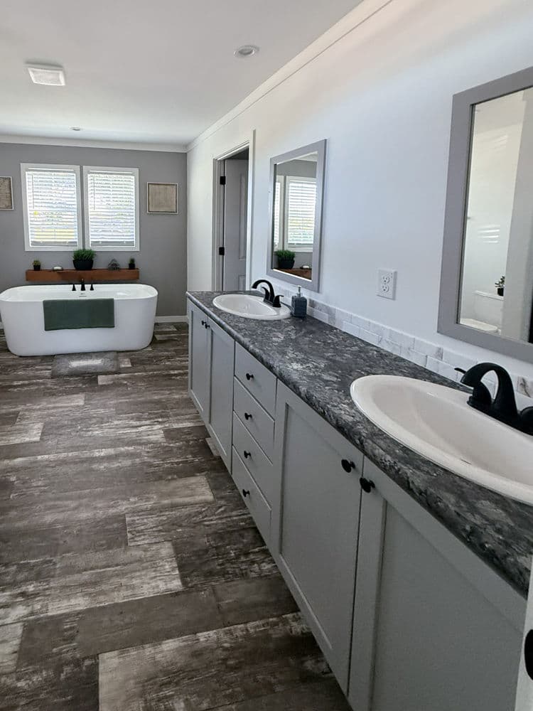 Gibbon bathroom home features