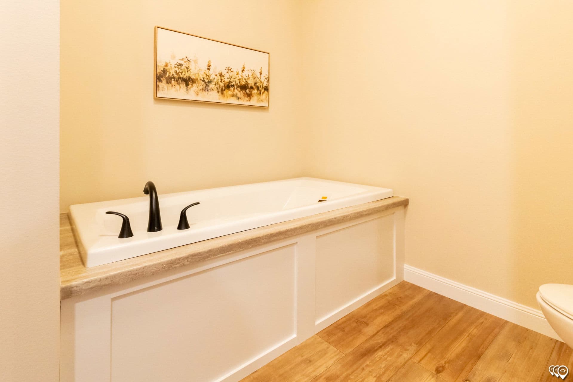 Pri3264-2070 bathroom home features