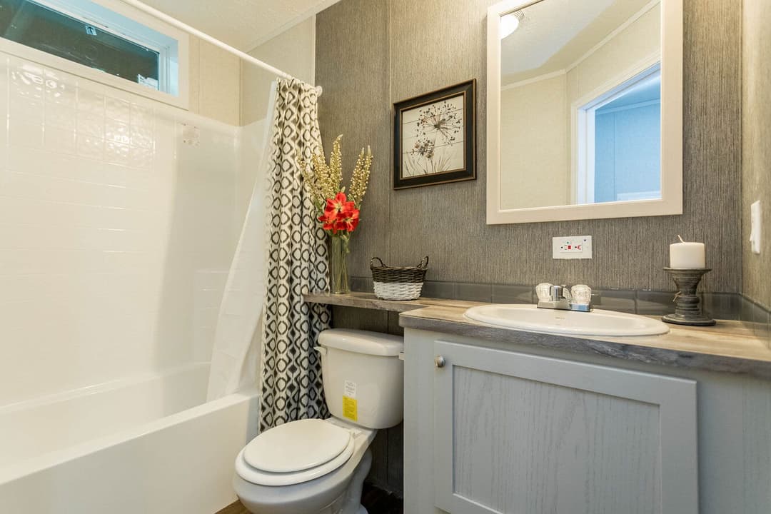 Hertz 24524 bathroom home features