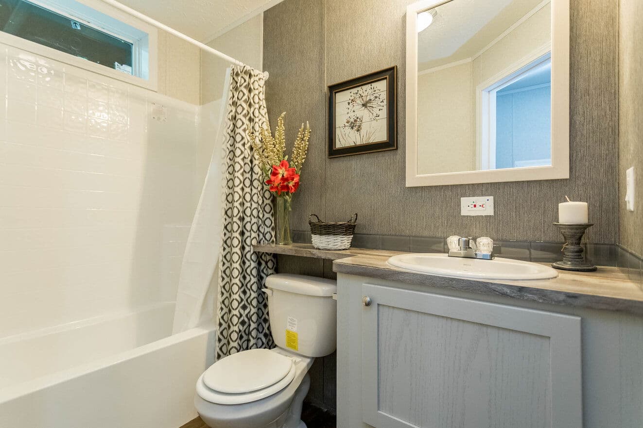 Hertz 24524 bathroom home features