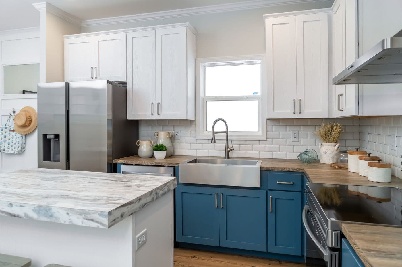 Tiffany kitchen home features