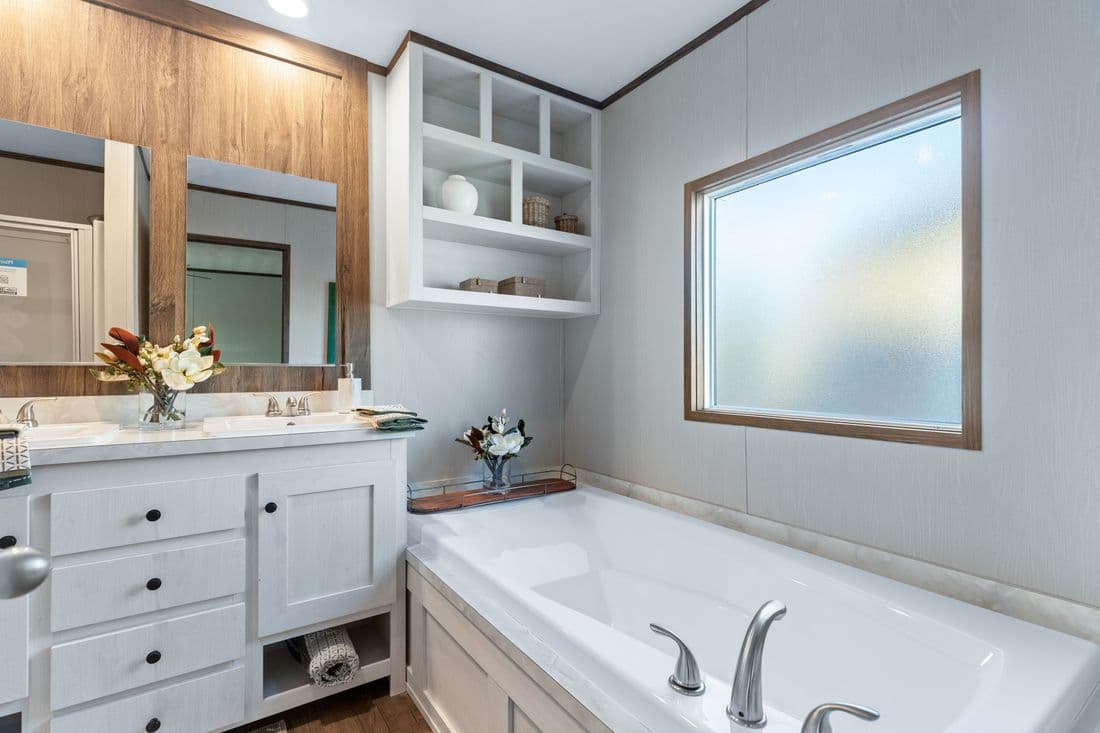 Retreat living 16682a bathroom home features