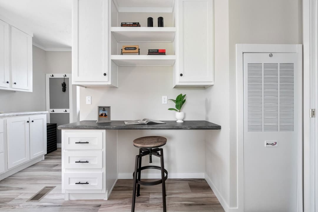 Champ 28563t interior home features