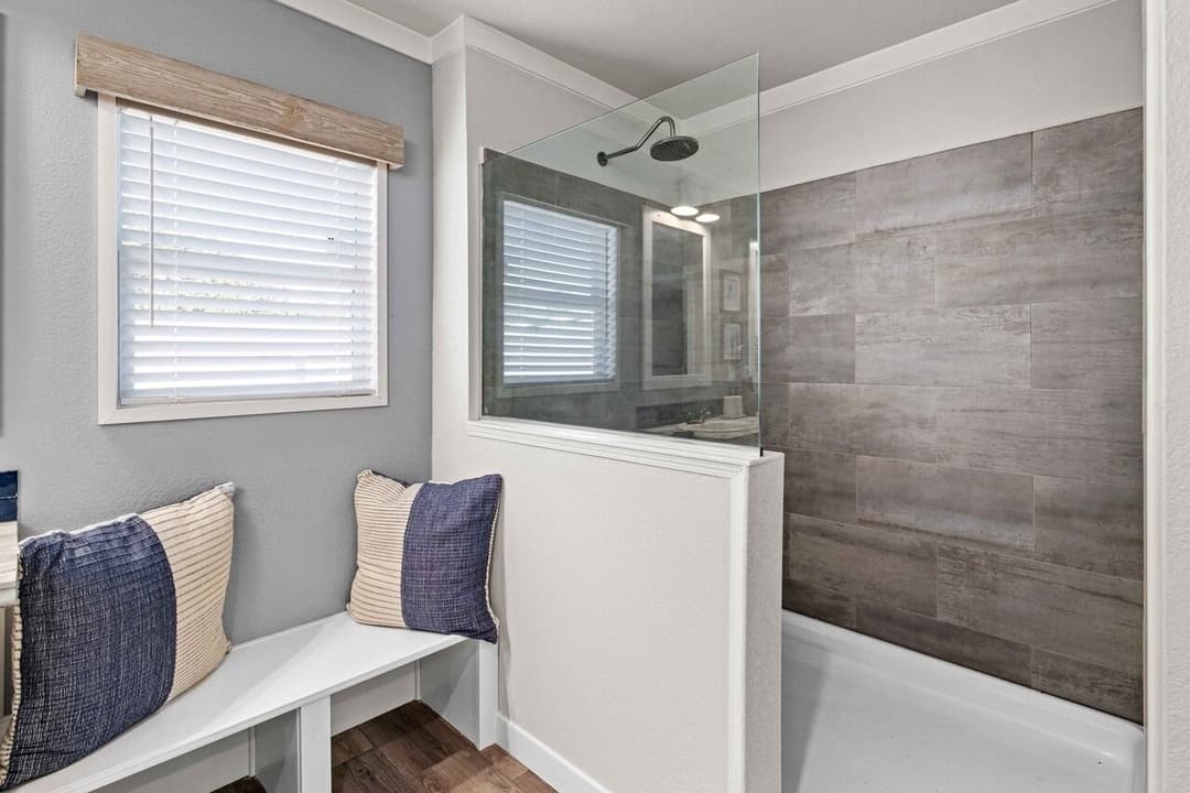 Belterra 32603b bathroom home features