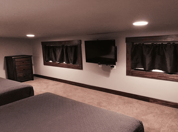 Eagles landing bedroom home features