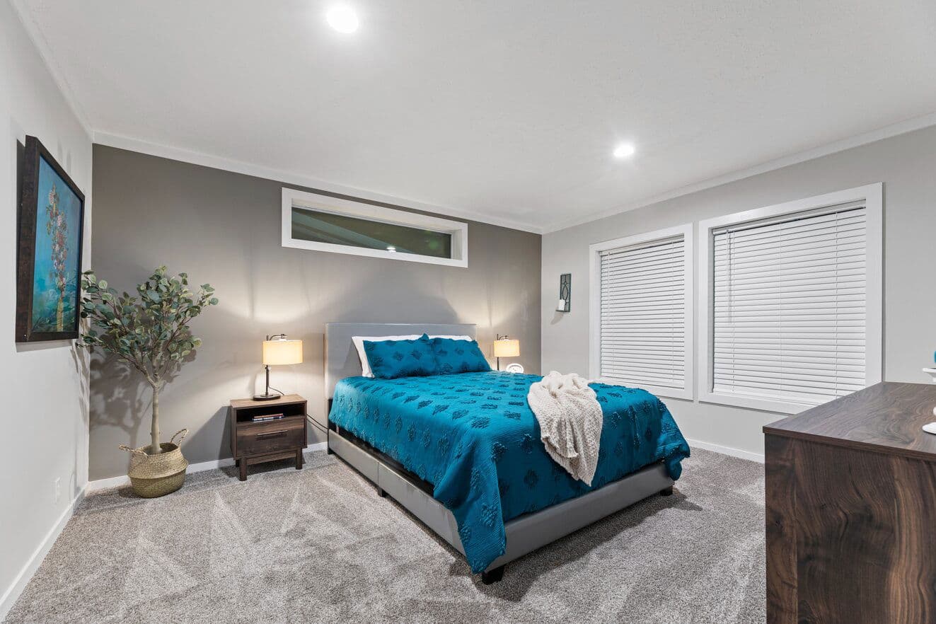 K2 32764p bedroom home features