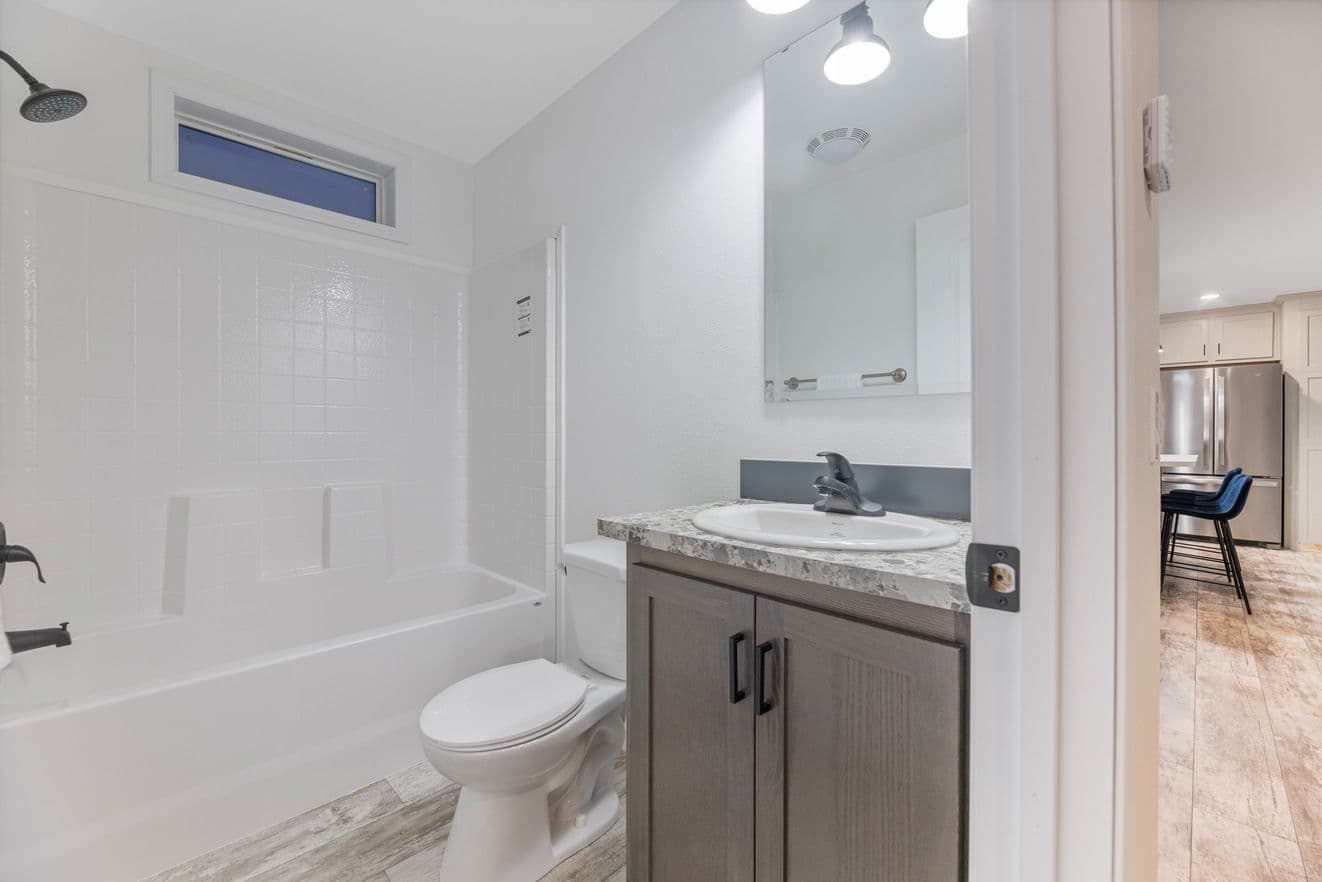 The mille lacs 184051 bathroom home features