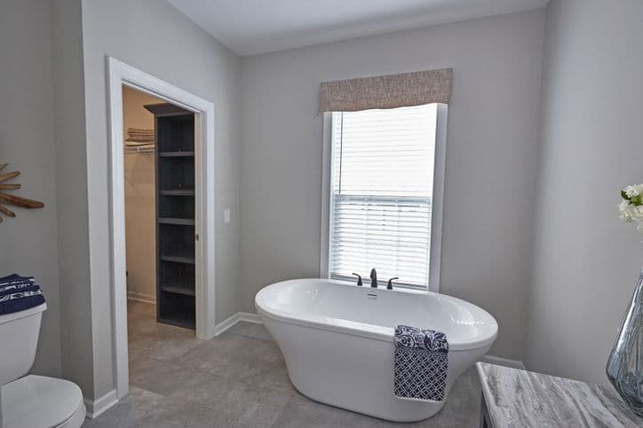 Elite 2.2 32763c bathroom home features