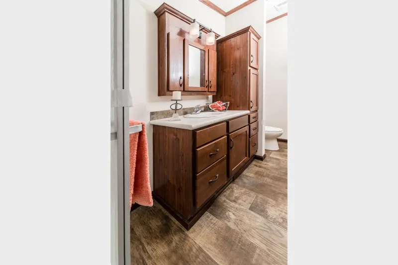 Lexington a236 bathroom home features
