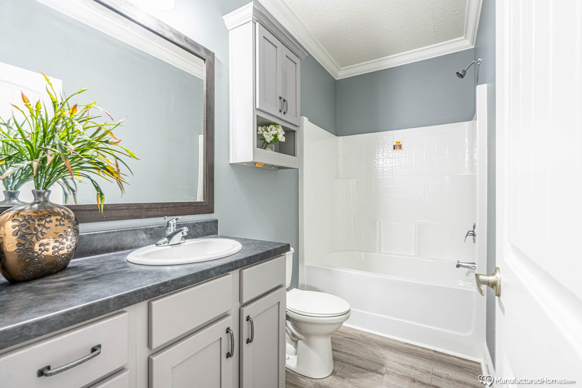 Ashley bathroom home features