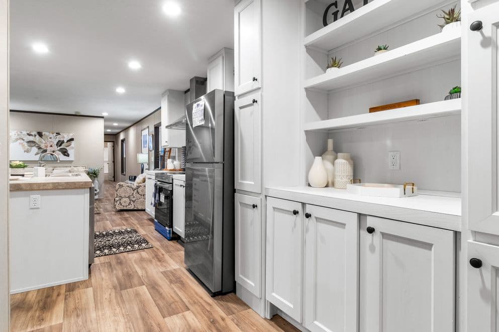 Colossal interior home features