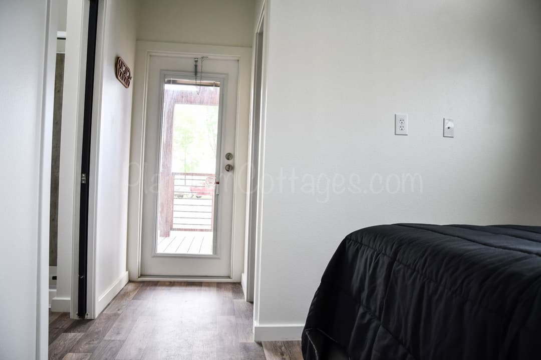 Cardinal bedroom home features