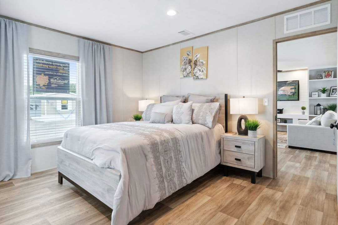 The real deal bedroom home features