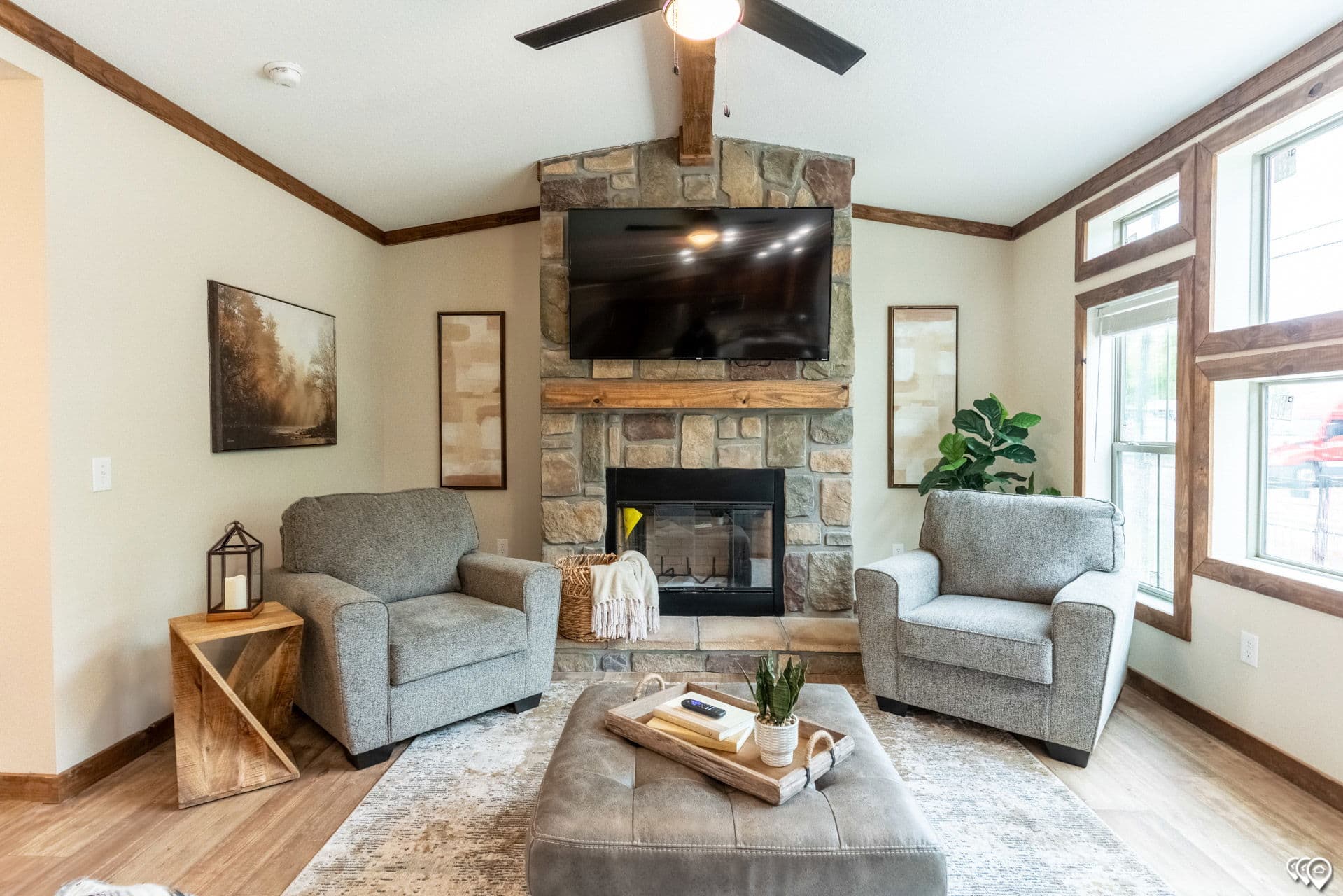 Pri3264-2070 interior home features