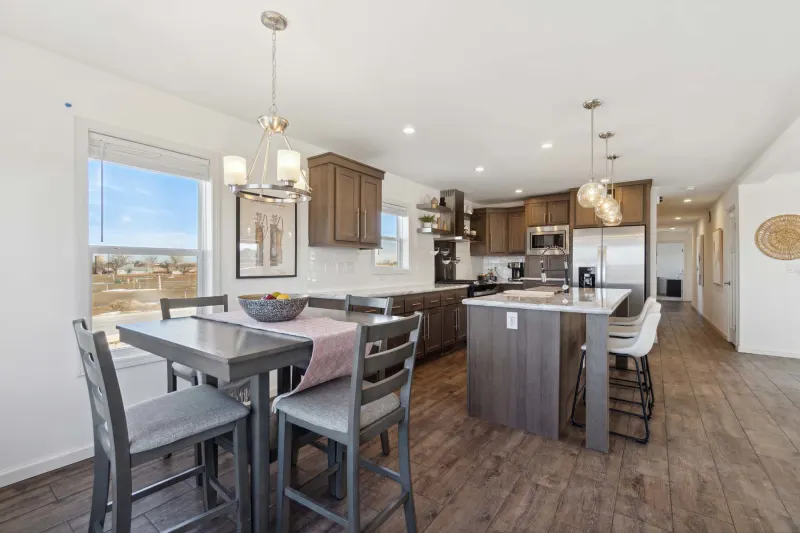 Apollo kitchen home features