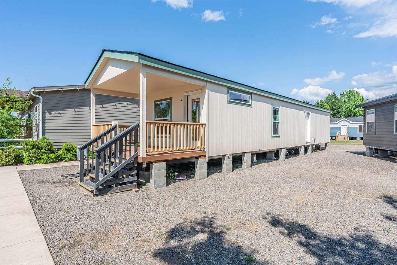 Sandpointe 14522a elevation and exterior home features