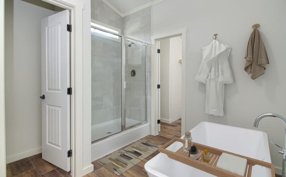 Sapphire 5863 bathroom home features