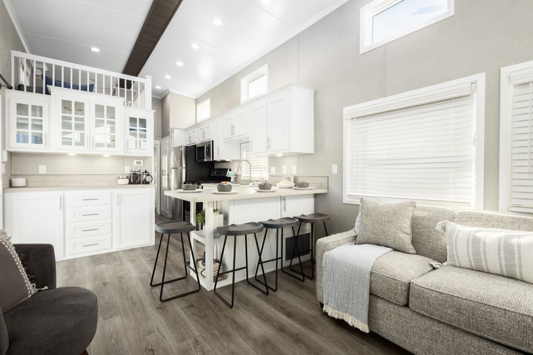 Lakeside 8104bk interior home features