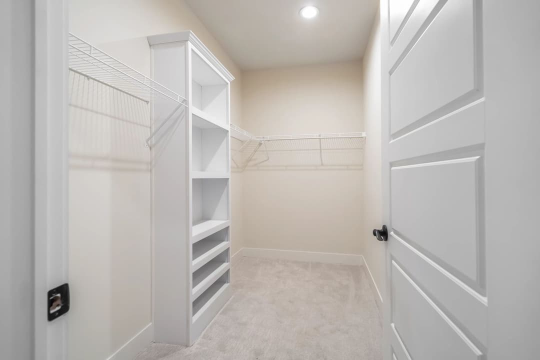 Paradise bedroom home features