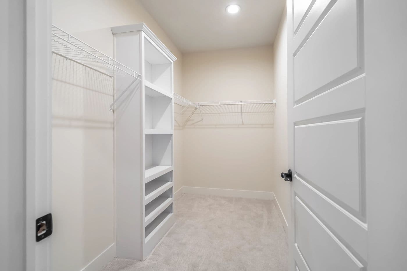 Paradise bedroom home features