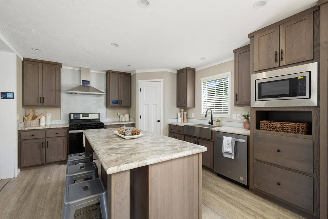 Pursuit kitchen home features